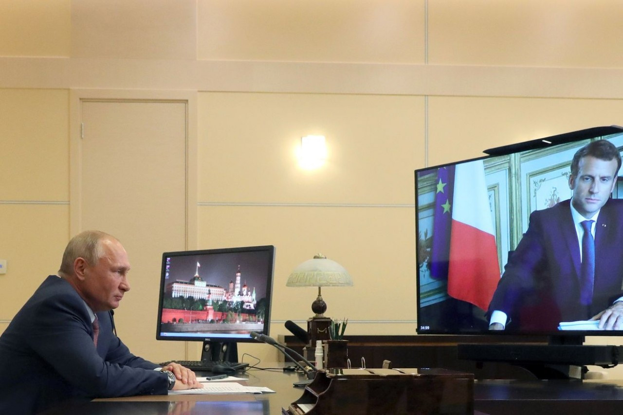 Tổng thống Nga Vladimir Putin trong cuộc điện đàm trực tuyến với người đồng cấp Pháp Emmanuel Macron, ngày 28/1. Nhà lãnh đạo Nga tỏ ra thất vọng khi phương Tây phớt lờ lo ngại an ninh của Moscow, nhưng tuyên bố sẵn sàng duy trì đối thoại. Phía Nga đã yêu
