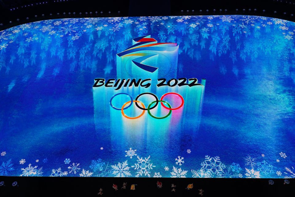 VĐV cởi trần diễu hành giữa nhiệt độ -5 độ C ở khai mạc Olympic mùa Đông - 9