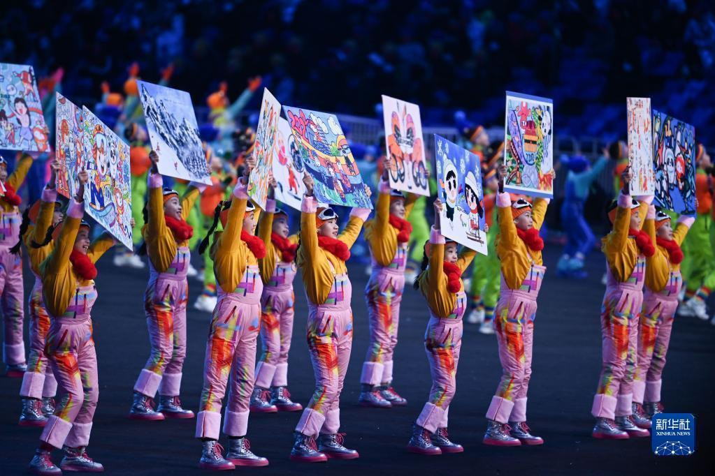 VĐV cởi trần diễu hành giữa nhiệt độ -5 độ C ở khai mạc Olympic mùa Đông - 5