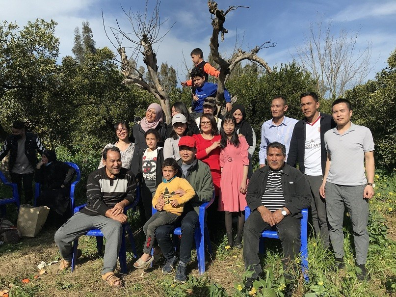 Đại sứ quán Việt Nam tại Algeria thăm gia đình anh Ali Khizane (có mẹ là người Việt Nam) ở tỉnh Blida.