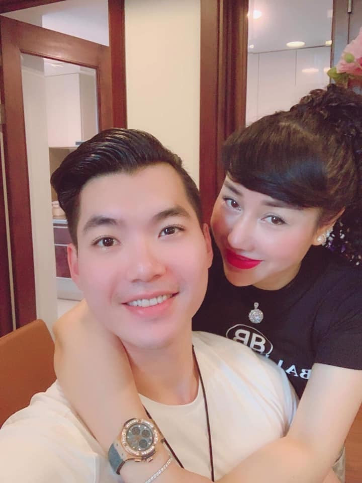 Ba cặp vợ chồng 'máy bay - phi công' hạnh phúc của showbiz Việt