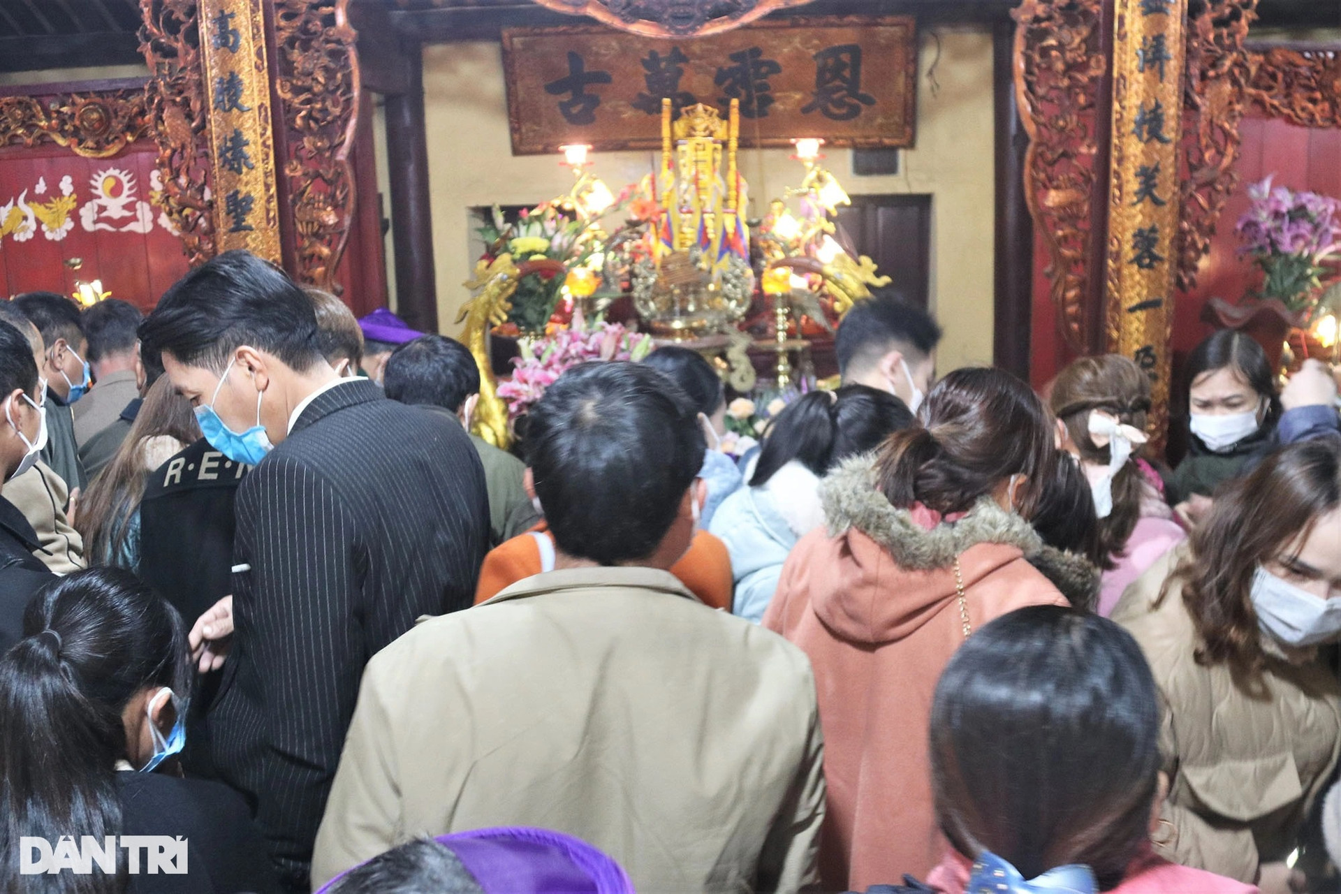 Đầu năm chen chúc tại Đền thờ Chế thắng Phu nhân Nguyễn Thị Bích Châu - 4