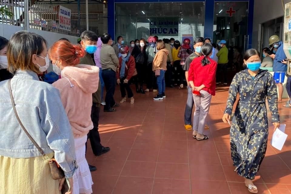 Cán bộ, công chức đổ xô đi xét nghiệm, test nhanh nhảy giá - 1 Cán bộ, công chức đổ xô đi xét nghiệm, test nhanh nhảy giá - 1