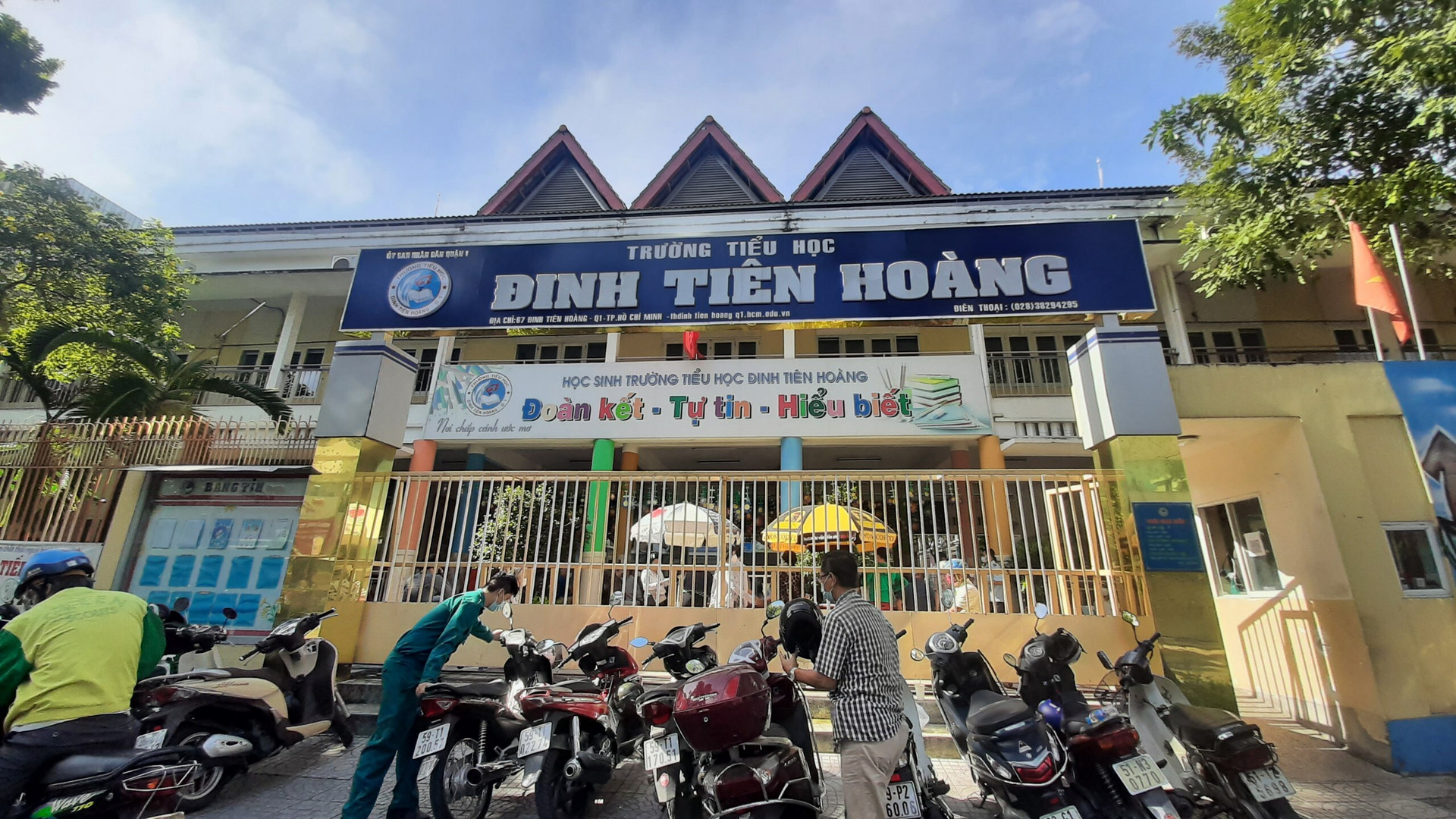 Khó khăn bủa vây các trường tiểu học ở TP.HCM khi học sinh đi học trở lại - 1