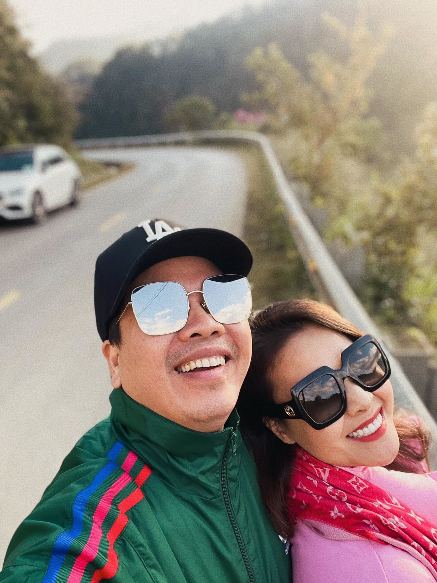 Vợ NSƯT Đăng Dương khoe vai trần gợi cảm
