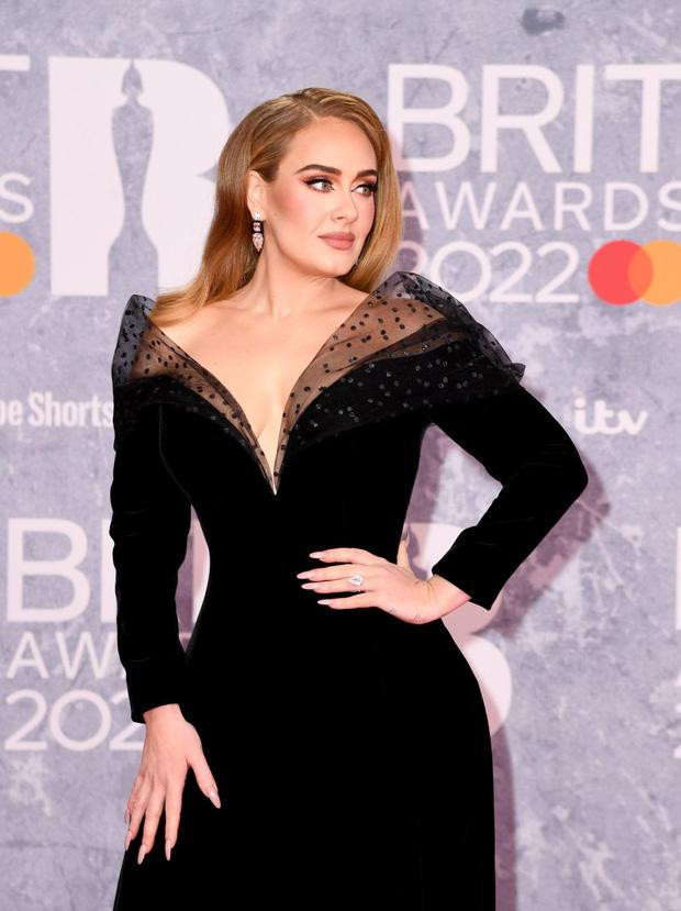 HOT: Adele khoe nhẫn kim cương khủng, sắp có siêu đám cưới sắp?-2