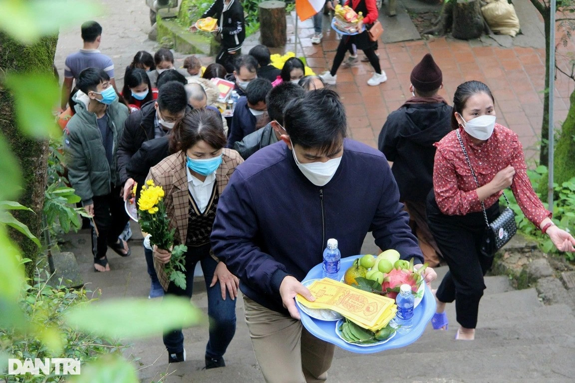 Hàng vạn người dân đổ về Hoan Châu đệ nhất danh lam cầu bình an - 8