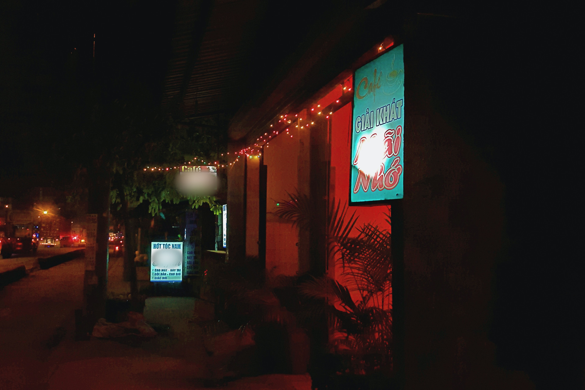 Quận Ba Đình dẫn đầu về số lượng quán cà phê đèn mờ ở Hà Nội - 1