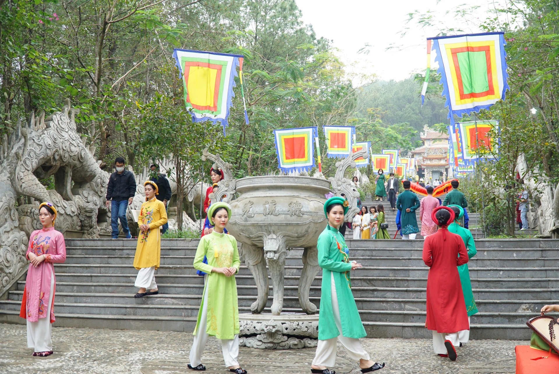 Ấn tượng lễ hội đền Huyền Trân ở cố đô Huế - 8