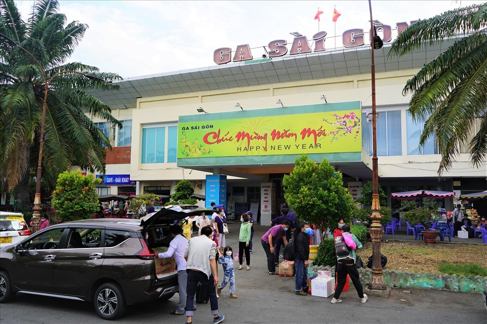 Ảnh: Ga Sài Gòn nhộn nhịp người dân trở lại TP.HCM - 10