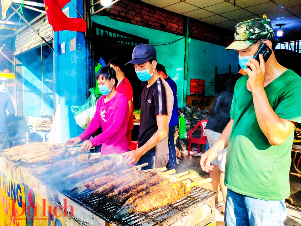 Thịt heo quay, cá lóc trui đắt như tôm tươi ngày vía Thần Tài - 8