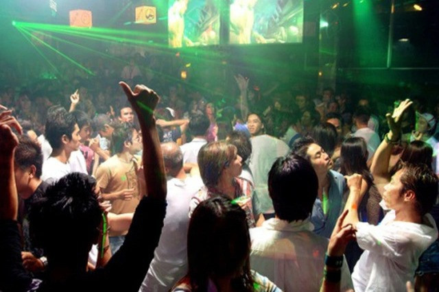 TT-Huế muốn mở cửa karaoke, vũ trường, Bắc Ninh cho bán hàng ăn tại chỗ - 1