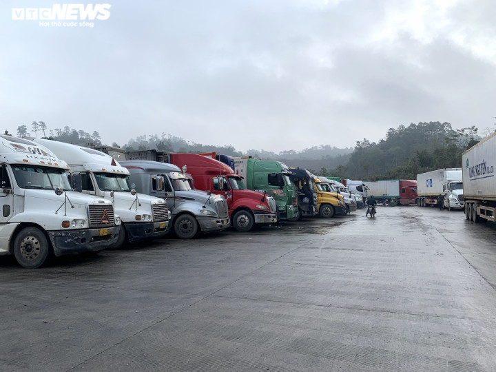 Sau Tết, 1.600 xe hàng lại ùn ứ ở cửa khẩu ở Lạng Sơn - 1