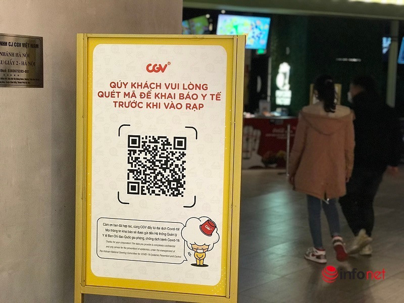 Giới trẻ Hà Nội háo hức vào rạp xem phim, đặt vé online tránh đông người