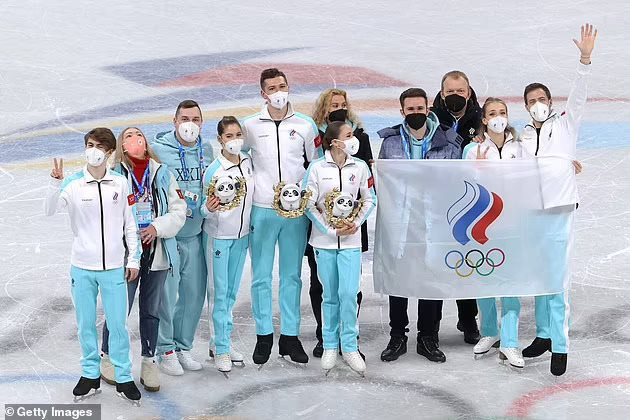 53968557-10501149-gold_medalists_kamila_valieva_anastasia_mishina_aleksandr_gallia-a-5_1644561910732.jpg