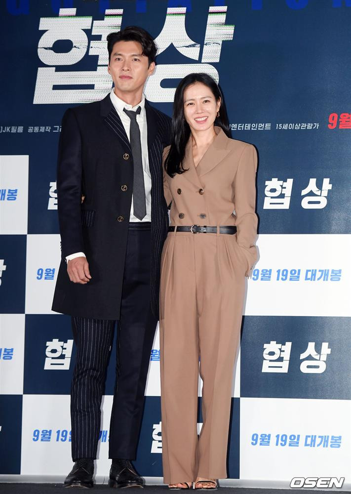 Đẳng cấp thời trang của Son Ye Jin và Hyun Bin: Trung thành với trang phục tối giản, nhưng sang vô cùng tận-6