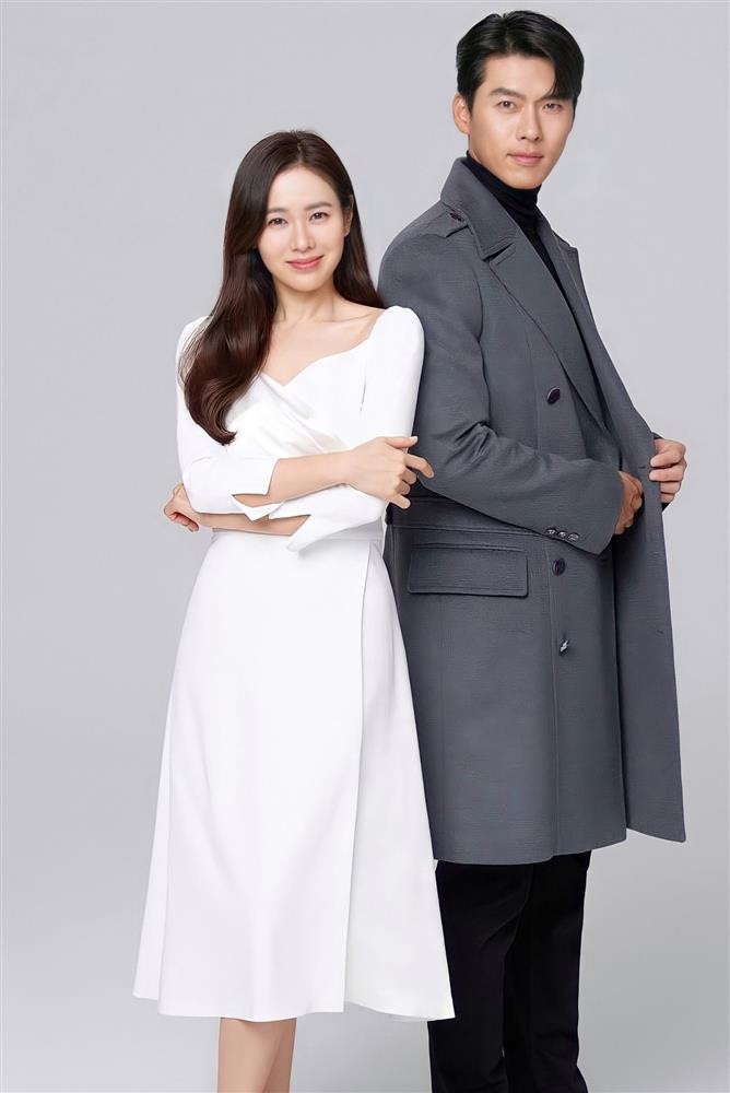 Đẳng cấp thời trang của Son Ye Jin và Hyun Bin: Trung thành với trang phục tối giản, nhưng sang vô cùng tận-7