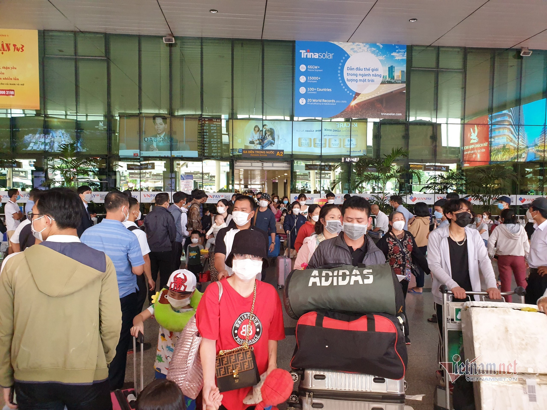 Tân Sơn Nhất tăng 1.000 khách mỗi ngày, mở lại các đường bay quốc tế
