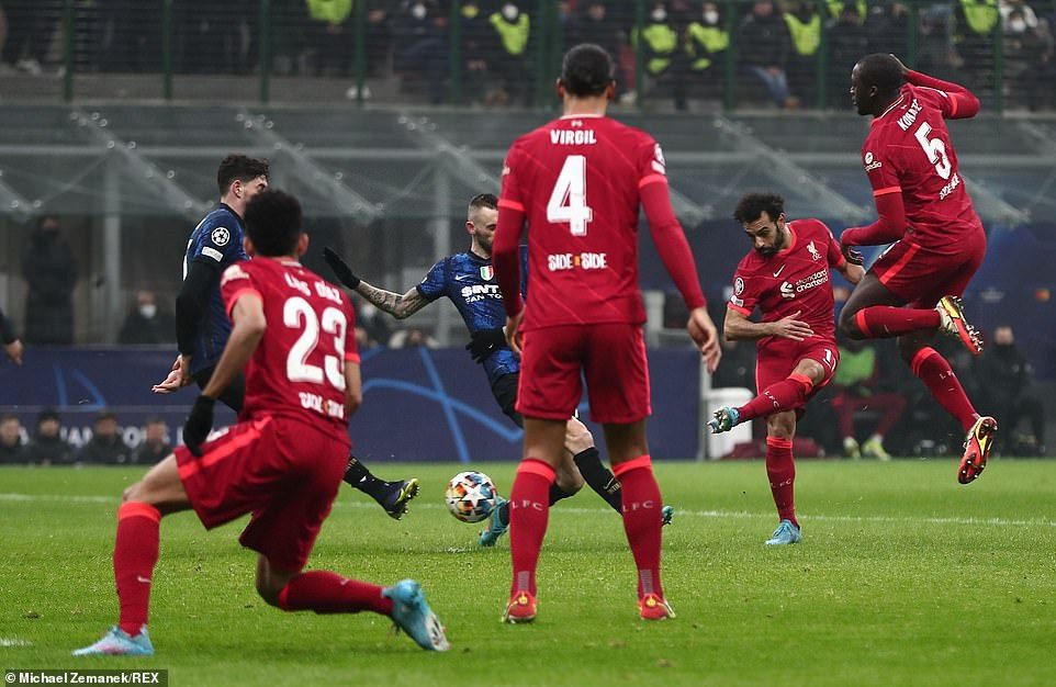 Salah lập công, Liverpool mở toang cánh cửa vào tứ kết Champions League - 4