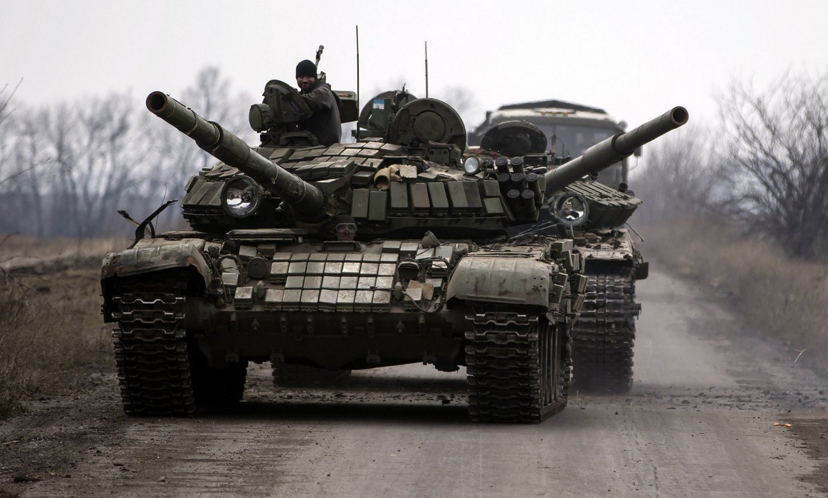 Xe tăng xuất hiện ở vùng ly khai Ukraine sau khi được Nga công nhận độc lập - 1