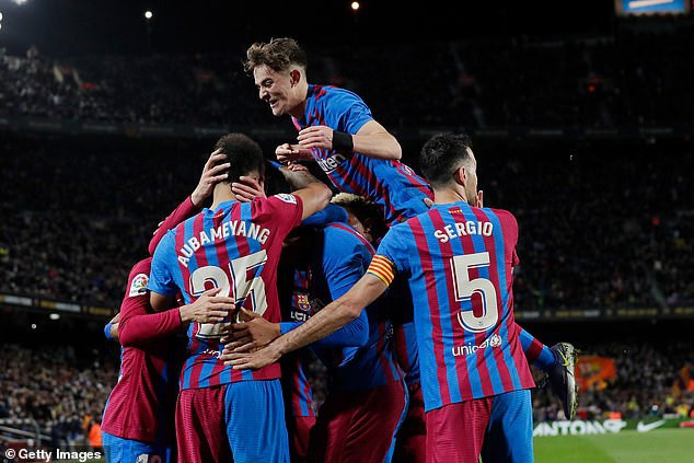 Thắng đậm Bilbao, Barcelona áp sát top 3 La Liga - 4