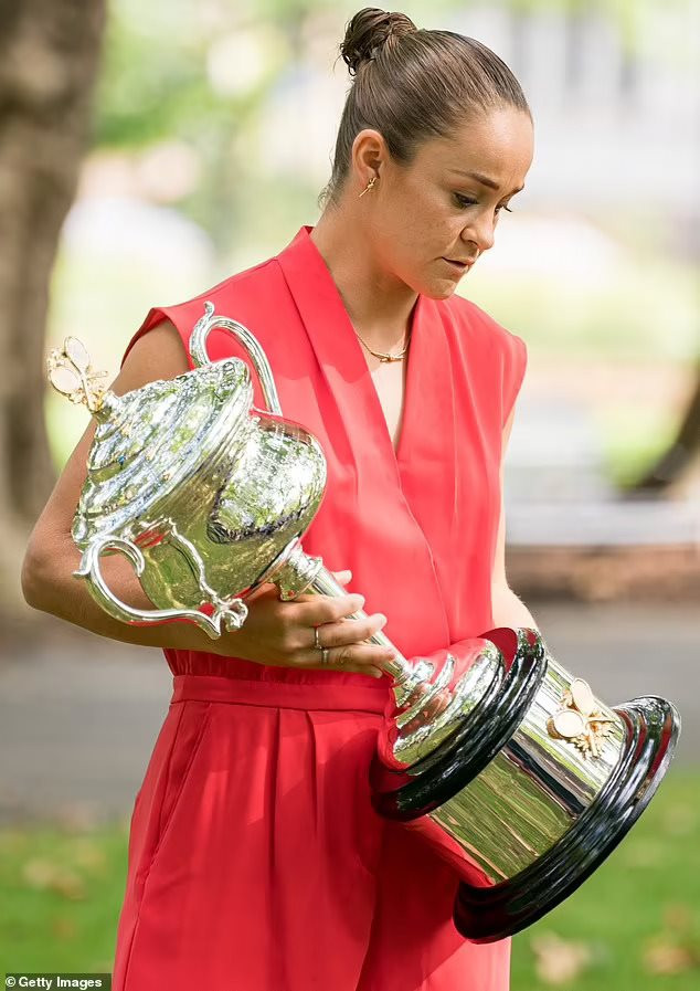 54934913-10576331-australia_s_sporting_queen_delighted_the_nation_when_she_won_her-a-1_1646371710917.jpg