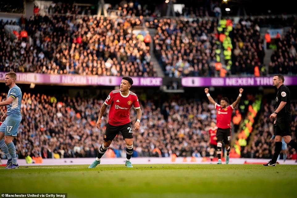 Những khoảnh khắc Man Utd thua tan nát Man City ở Etihad - 4 Những khoảnh khắc Man Utd thua tan nát Man City ở Etihad - 4