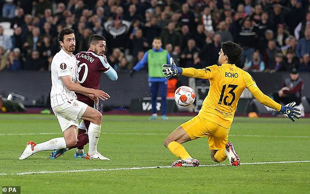 Ngôi sao Ukraine giúp West Ham giành vé vào tứ kết Europa League - 5