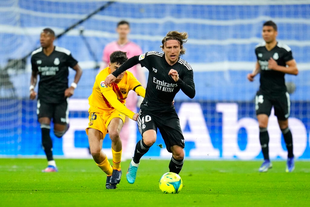 Barcelona thắng đậm Real Madrid 4-0 tại Bernabeu - 4