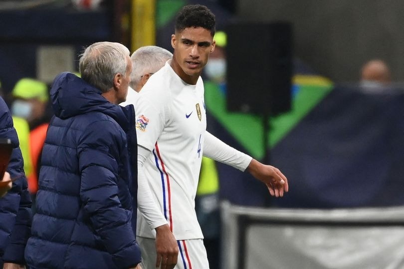 CĐV Man Utd nổi điên khi trung vệ Raphael Varane lại chấn thương - 2