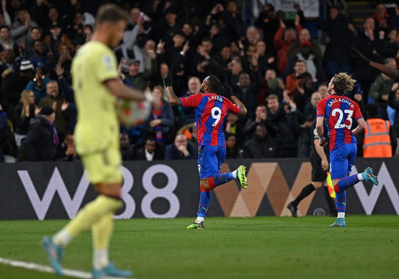 Arsenal thua thảm Crystal Palace, Conte cười sướng