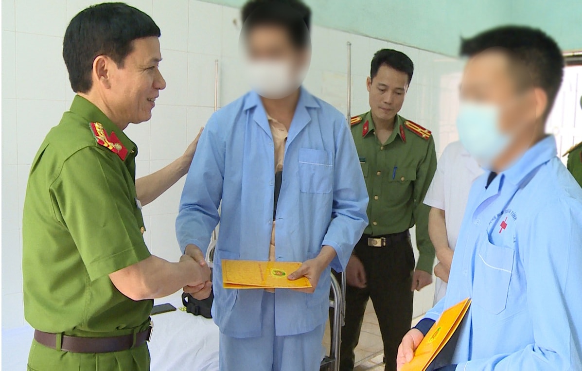 Truy bắt các đối tượng buôn ma túy, 2 chiến sĩ công an bị thương - 1 Truy bắt các đối tượng buôn ma túy, 2 chiến sĩ công an bị thương - 1