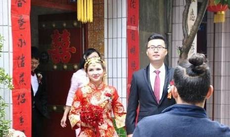 Vừa cưới con dâu ngoại quốc đã đòi ly hôn, lý do làm hàng xóm bật cười - 1 Vừa cưới con dâu ngoại quốc đã đòi ly hôn, lý do làm hàng xóm bật cười - 1