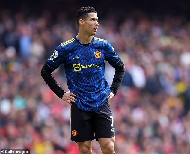 C.Ronaldo được khuyên rời Man Utd để gia nhập Arsenal - 1