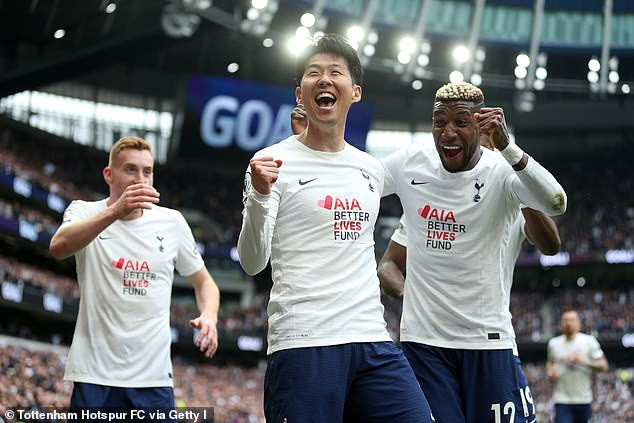 Arsenal, Tottenham dập tắt hy vọng vào top 4 của Man Utd - 2