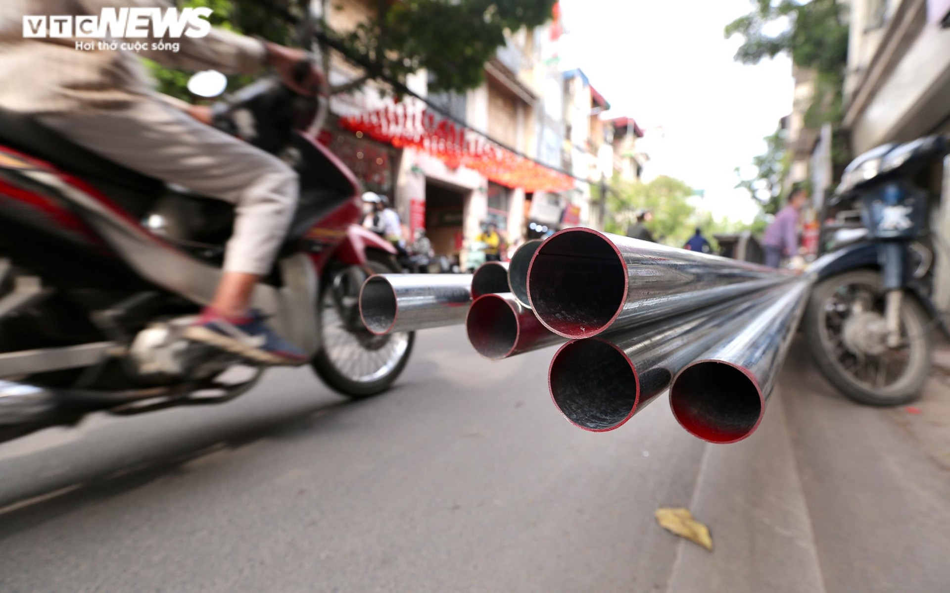 Vin cớ mưu sinh, nhiều tài xế lê 'máy chém' lộng hành khắp phố phường Hà Nội - 8