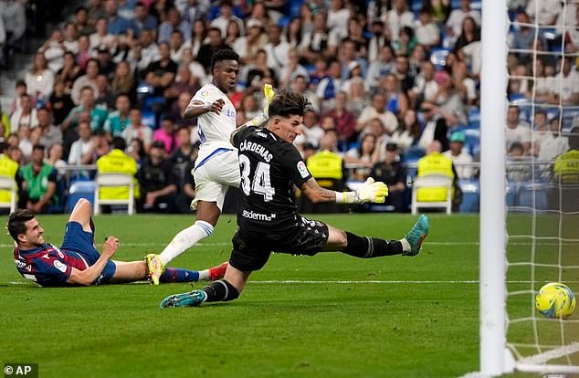 Vinicius lập hat-trick, Real Madrid thắng với tỷ số tennis - 5