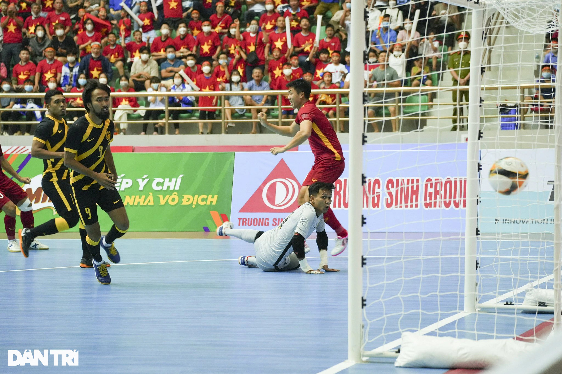 Futsal Việt Nam dễ dàng đánh bại Malaysia 7-1 để lên ngôi đầu bảng - 2