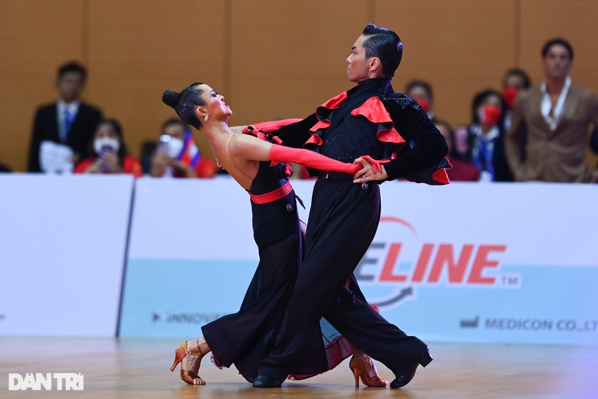 Ngắm màn khiêu vũ bốc lửa của 2 đôi VĐV Việt Nam giành 5 HCV Dance Sport - 1 Ngắm màn khiêu vũ bốc lửa của 2 đôi VĐV Việt Nam giành 5 HCV Dance Sport - 1