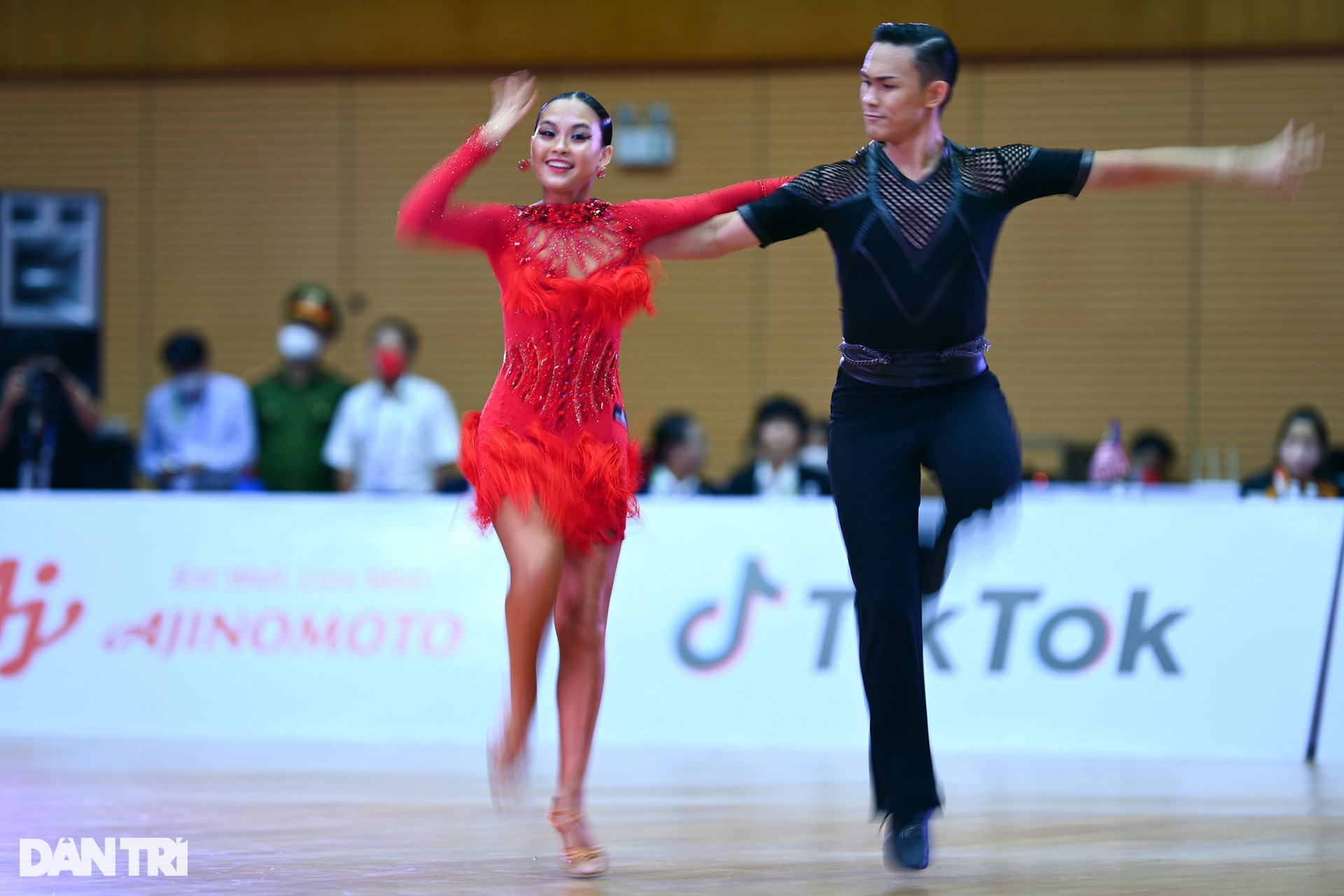 Ngắm màn khiêu vũ bốc lửa của 2 đôi VĐV Việt Nam giành 5 HCV Dance Sport - 17 Ngắm màn khiêu vũ bốc lửa của 2 đôi VĐV Việt Nam giành 5 HCV Dance Sport - 17