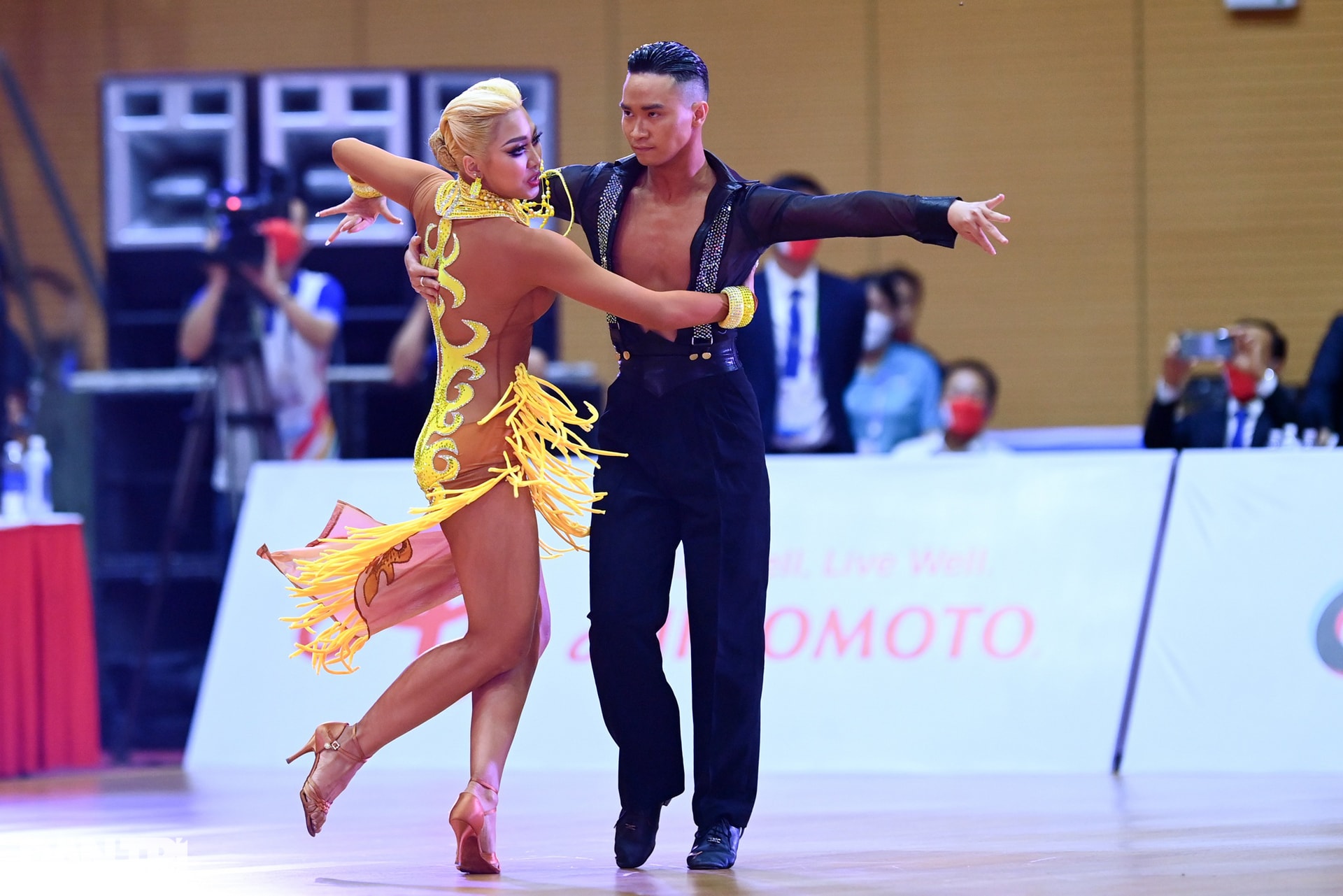 Ngắm màn khiêu vũ bốc lửa của 2 đôi VĐV Việt Nam giành 5 HCV Dance Sport - 11 Ngắm màn khiêu vũ bốc lửa của 2 đôi VĐV Việt Nam giành 5 HCV Dance Sport - 11