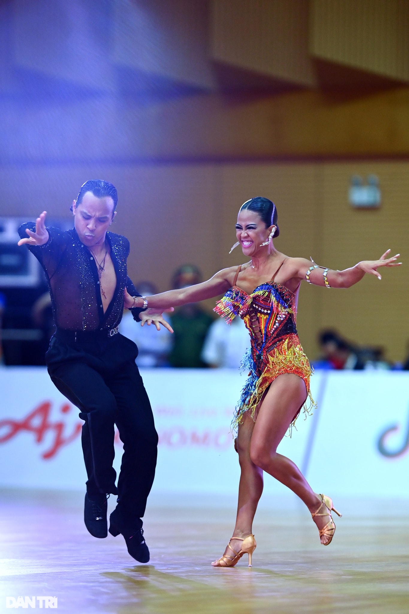Ngắm màn khiêu vũ bốc lửa của 2 đôi VĐV Việt Nam giành 5 HCV Dance Sport - 16 Ngắm màn khiêu vũ bốc lửa của 2 đôi VĐV Việt Nam giành 5 HCV Dance Sport - 16
