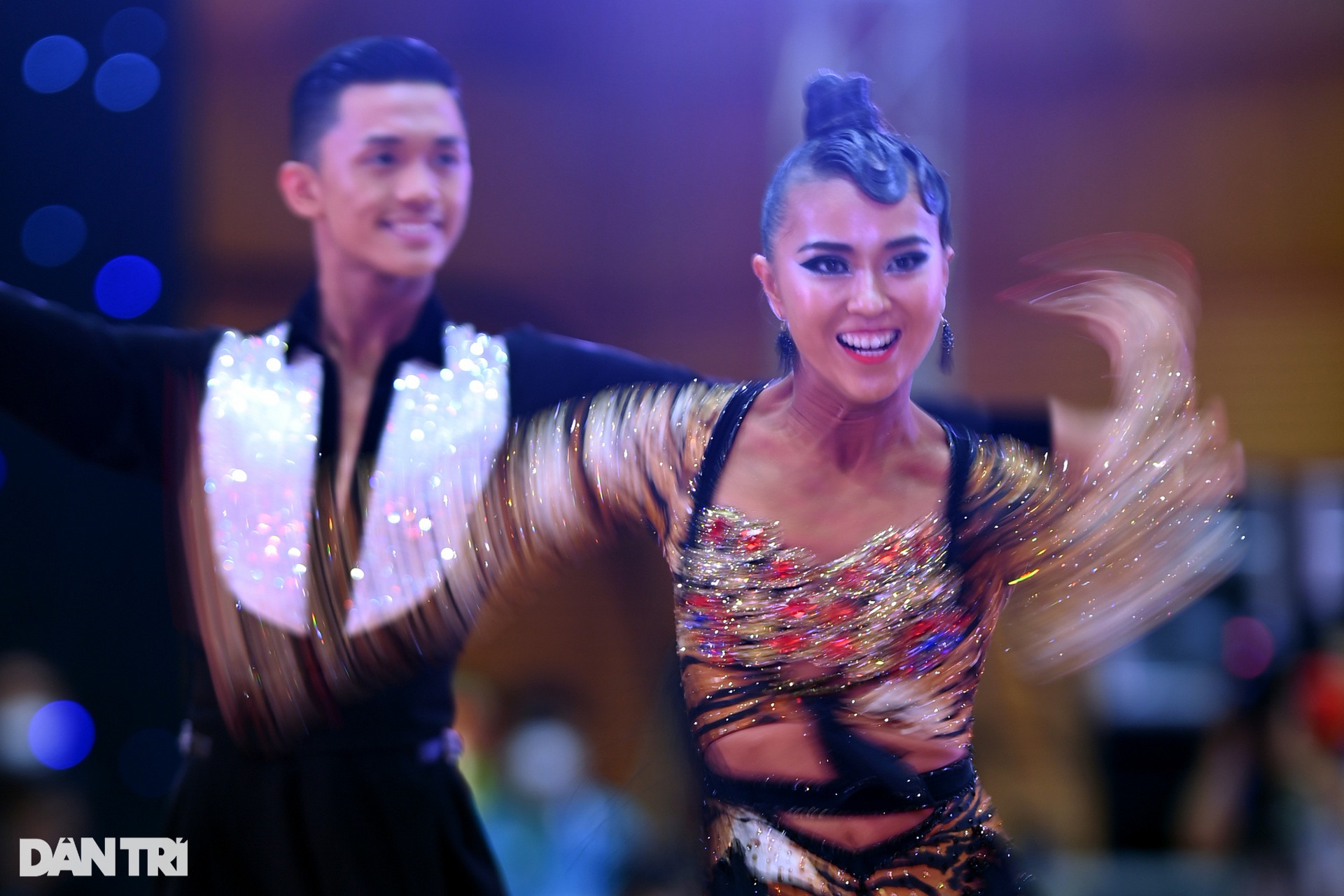 Ngắm màn khiêu vũ bốc lửa của 2 đôi VĐV Việt Nam giành 5 HCV Dance Sport - 18