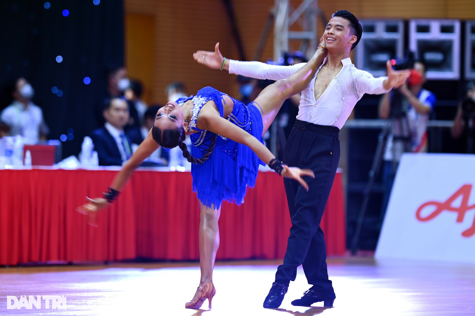 Ngắm màn khiêu vũ bốc lửa của 2 đôi VĐV Việt Nam giành 5 HCV Dance Sport - 19