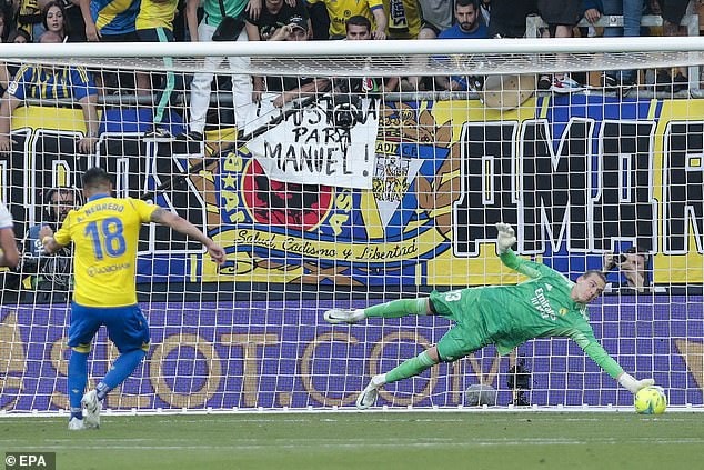 Real Madrid, Barcelona, Atletico cùng nhận trận hòa thất vọng - 2