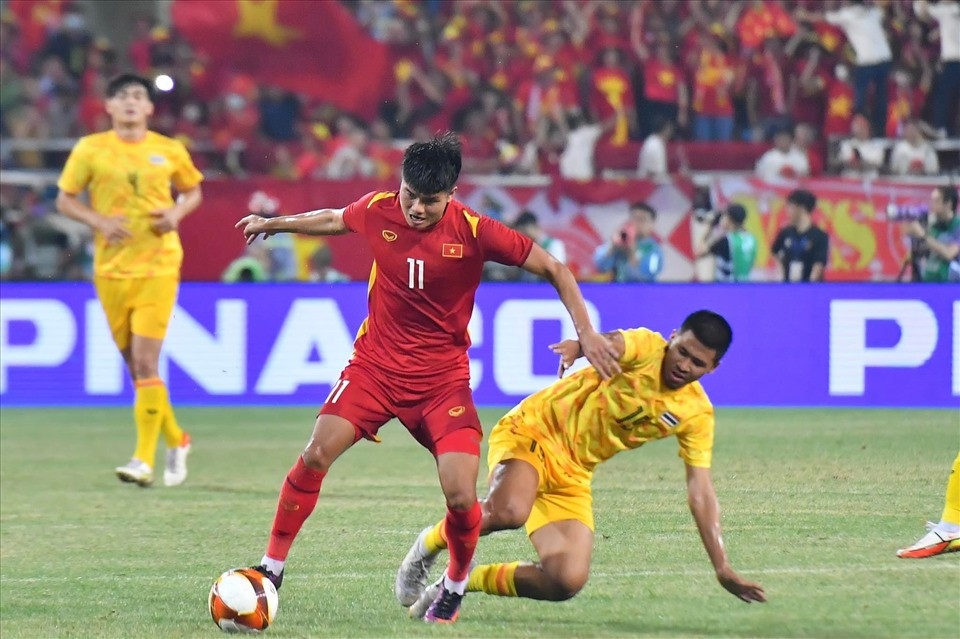 U23 Việt Nam và U23 Thái Lan đều không có được những cơ hội thật sự rõ ràng về khung thành thủ môn Kawin và Văn Toản. Ảnh: Hải Nguyễn
