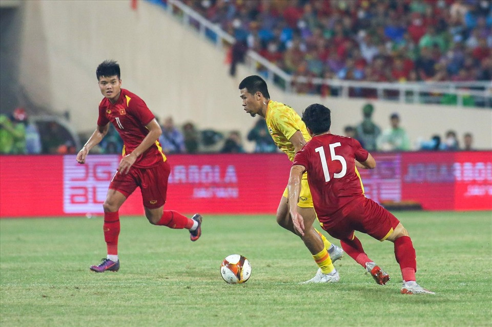 U23 Việt Nam và U23 Thái Lan vẫn đang tấn công rất bế tắc. Ảnh: Hải Nguyễn