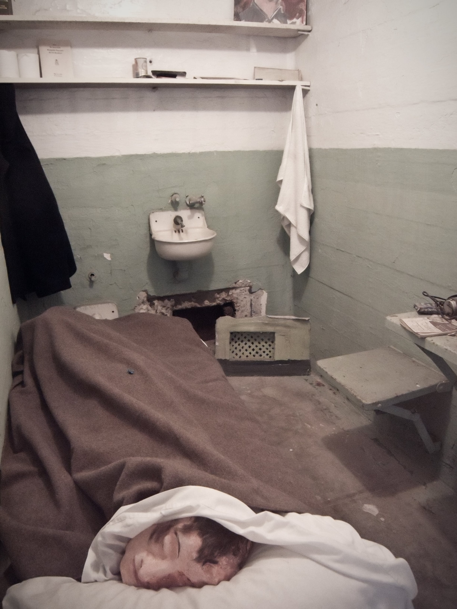 escape_alcatraz_cell.jpg