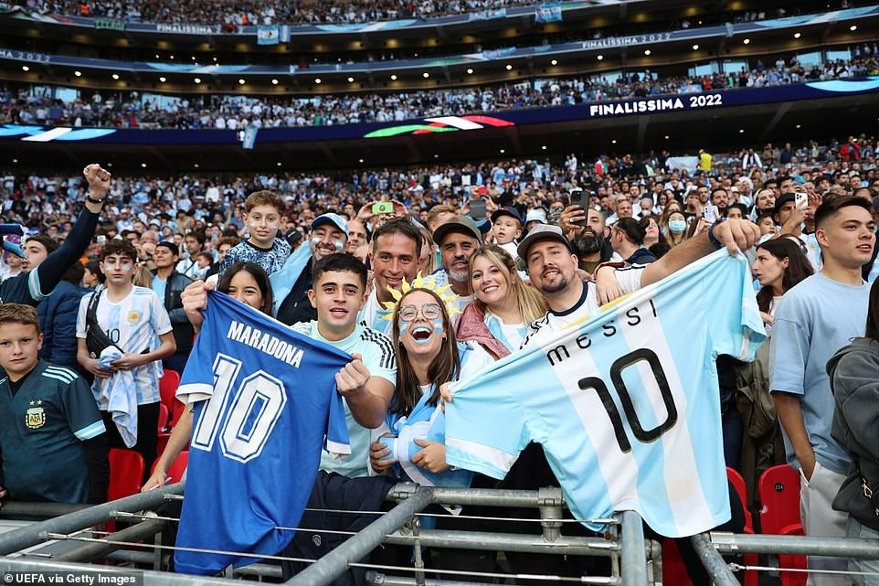 Messi tỏa sáng, Argentina thắng đậm Italy và giành Siêu Cúp Liên lục địa - 1