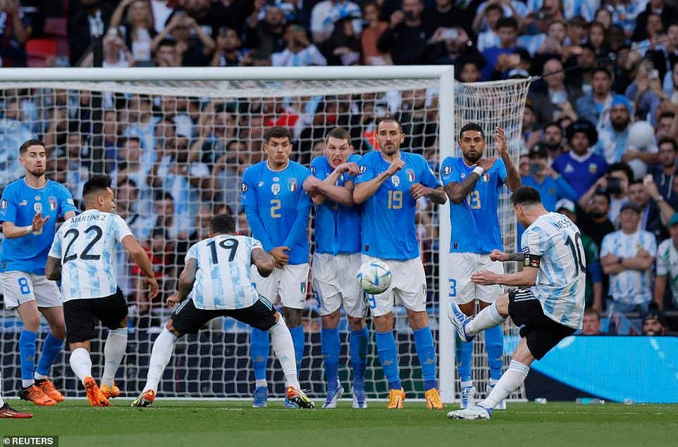 Messi tỏa sáng, Argentina thắng đậm Italy và giành Siêu Cúp Liên lục địa - 10